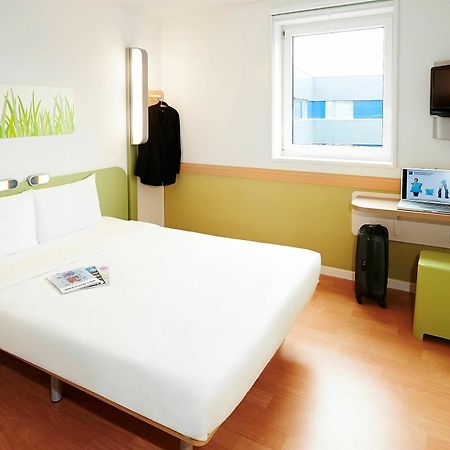 Ibis Budget Caen Centre Gare Exterior foto