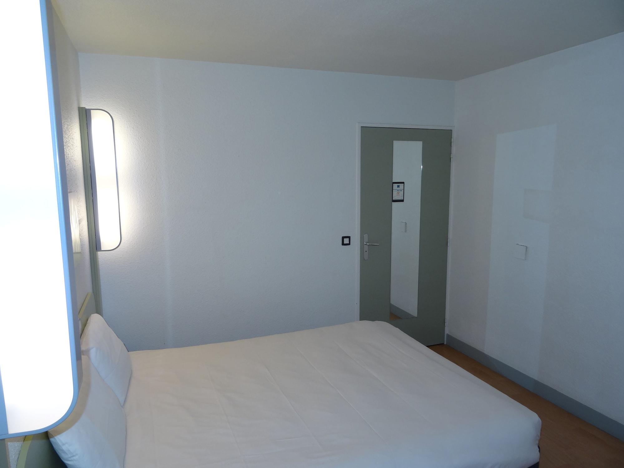 Ibis Budget Caen Centre Gare Exterior foto