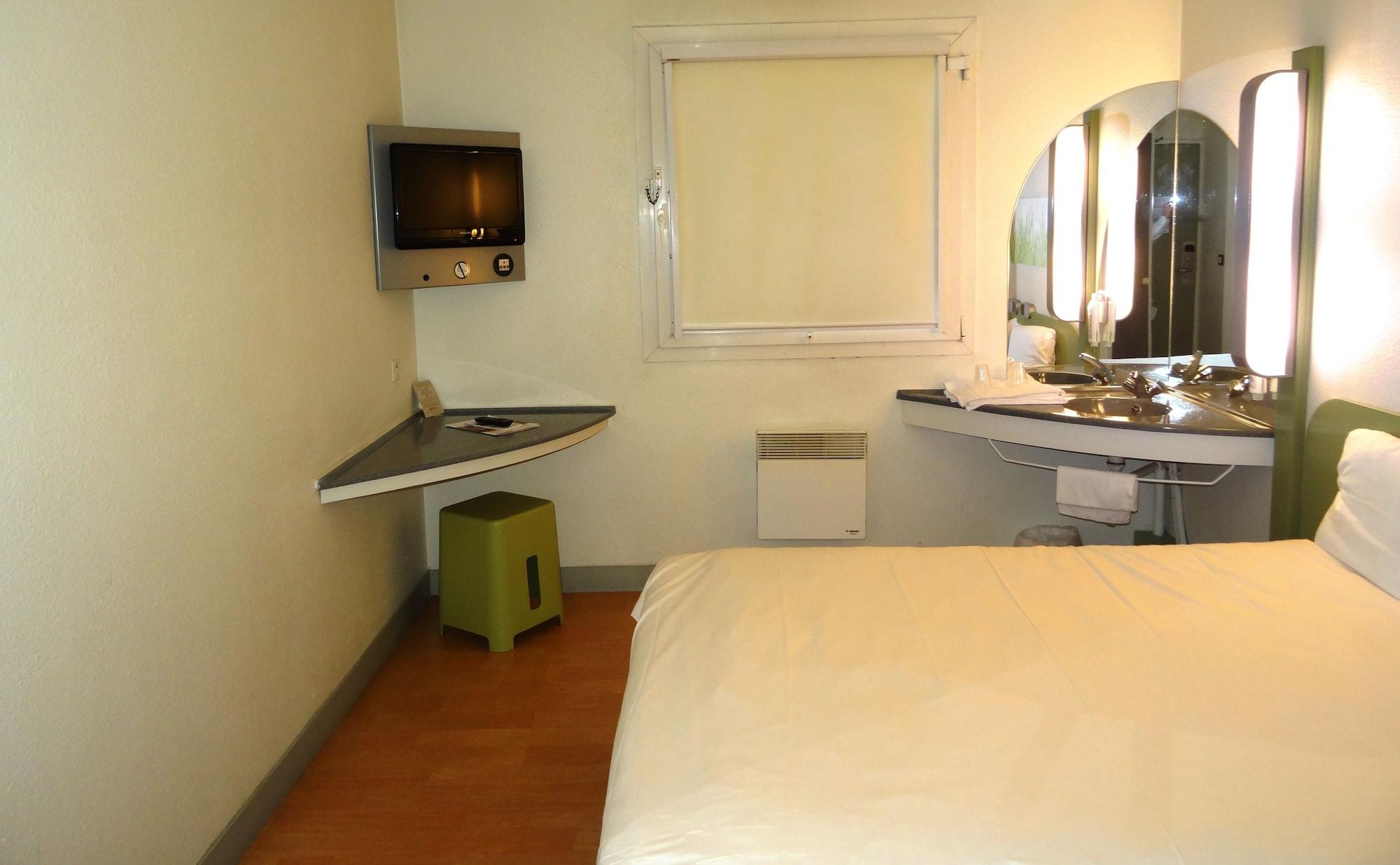 Ibis Budget Caen Centre Gare Exterior foto