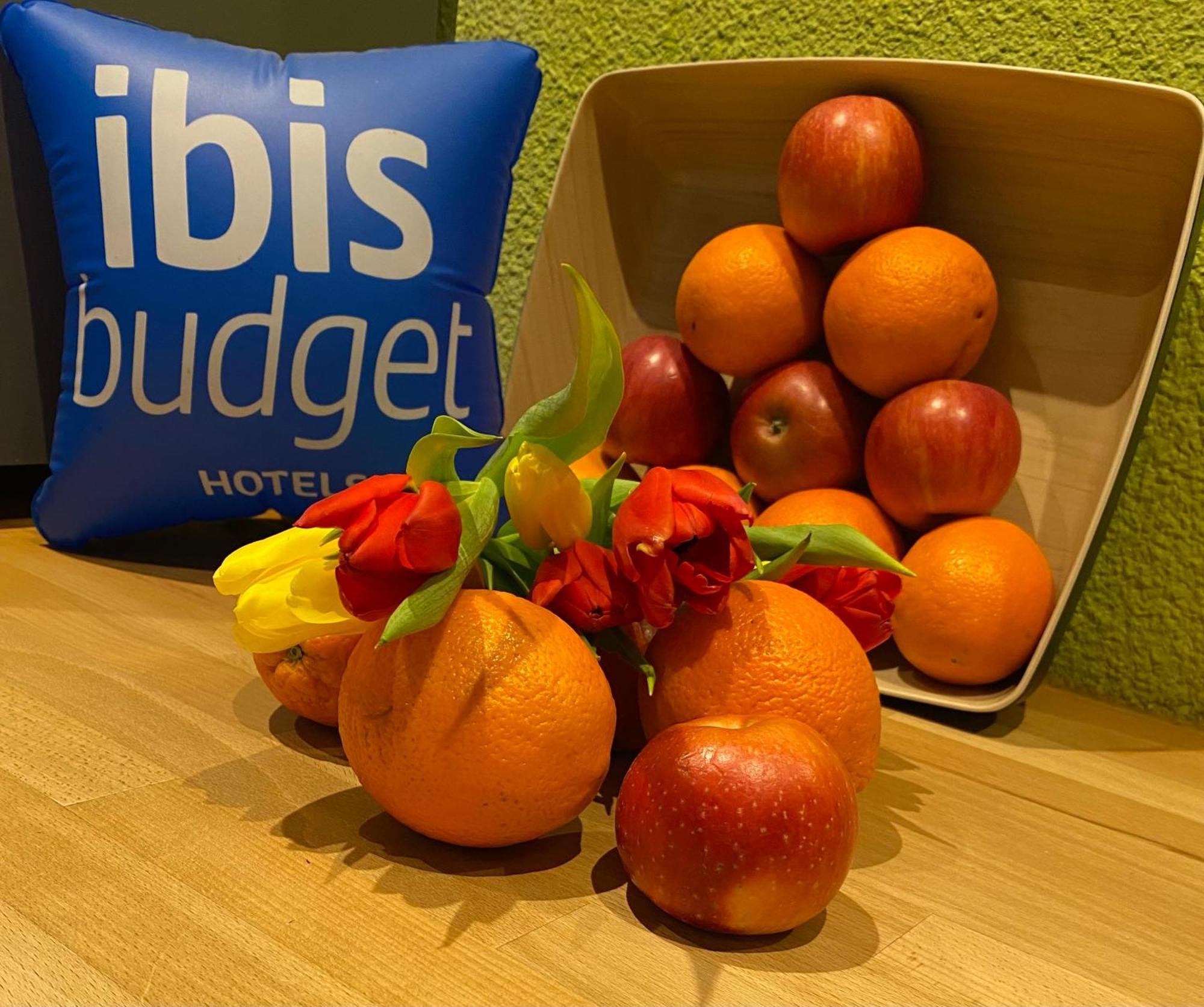 Ibis Budget Caen Centre Gare Exterior foto