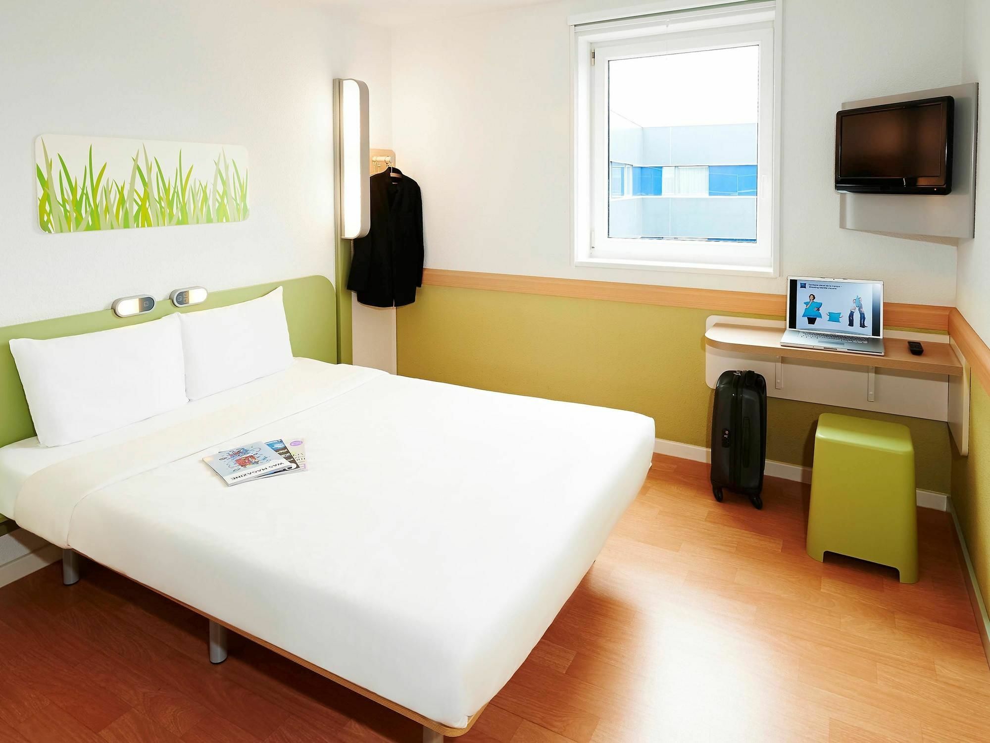 Ibis Budget Caen Centre Gare Exterior foto